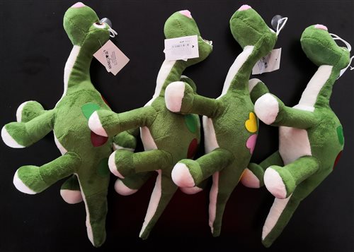 plyšový dinosaurus s prísavkou c