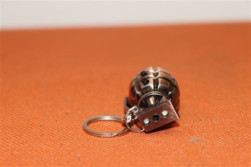 laserové ukazovadlo v tvare granátu c