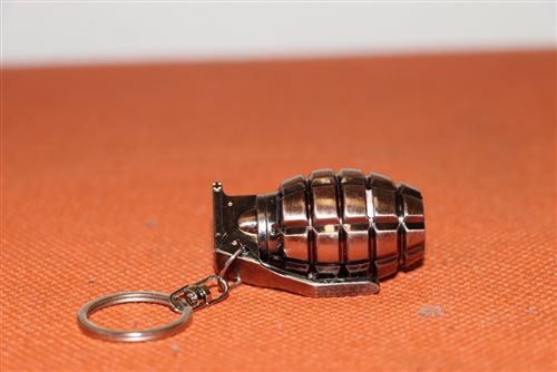 laserové ukazovadlo v tvare granátu c