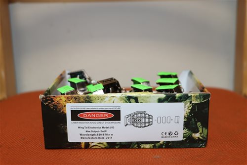 laserové ukazovadlo v tvare granátu c