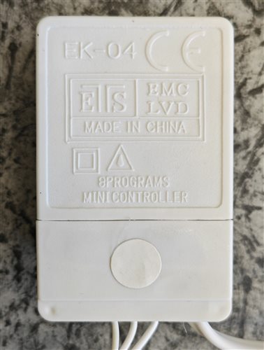 svietiaci stromček s plastovým ukončením led svetelných zdrojov v tvare guličky3