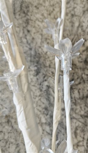 svietiaci stromček s plastovým ukončením led svetelných zdrojov v tvare kvetu2