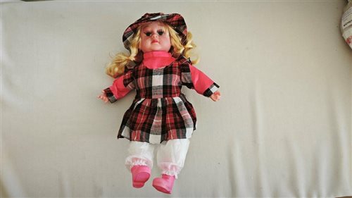 detská hračka – bábika na batérie obr