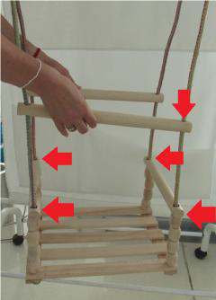 detská hračka – drevená hojdačka c