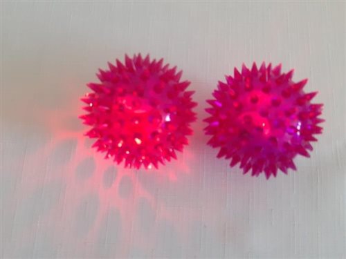 detská hračka – plastová svietiaca a pískacia loptička c