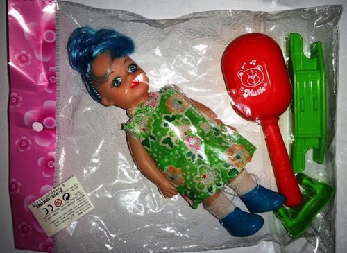 babika_s_hrkalkou_marakas