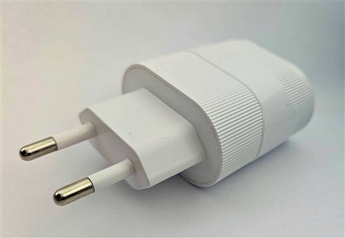 cestovný adaptér 1