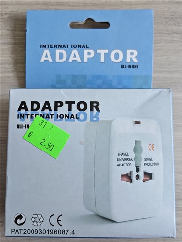 univerzálny cestovný adaptér 5