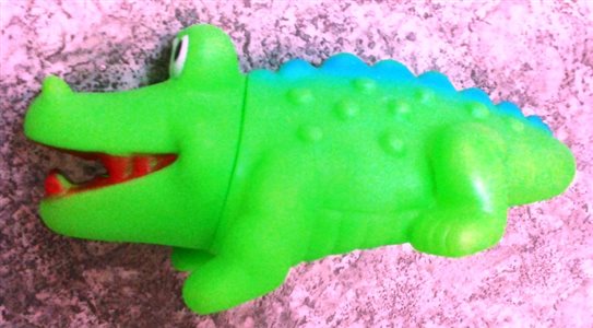 plastovy_krokodil1