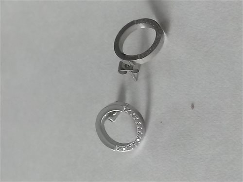 náušnice s kamienkami v striebornom prevedení